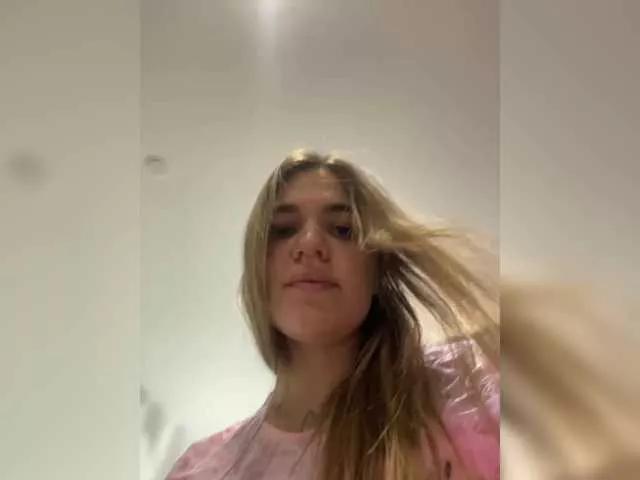 -Tiki-Riki- on BongaCams 