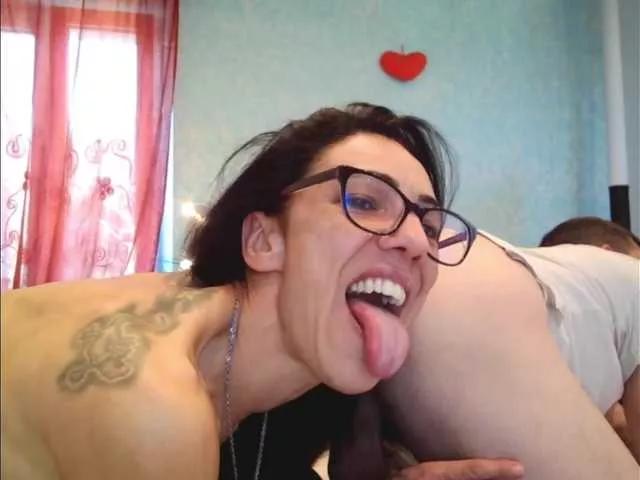 aliceanddave1 on BongaCams 