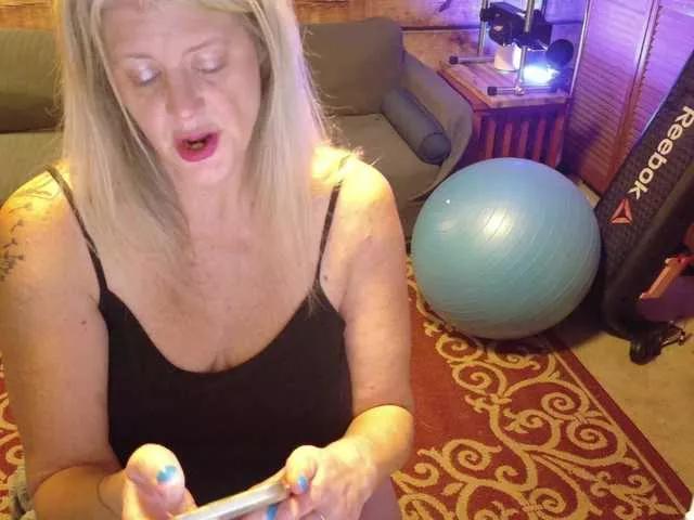 Alicescuriosity on BongaCams 