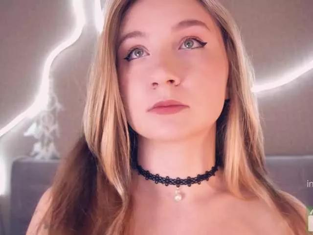 alyyyson on BongaCams 