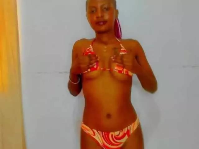 Biancamontana on BongaCams 