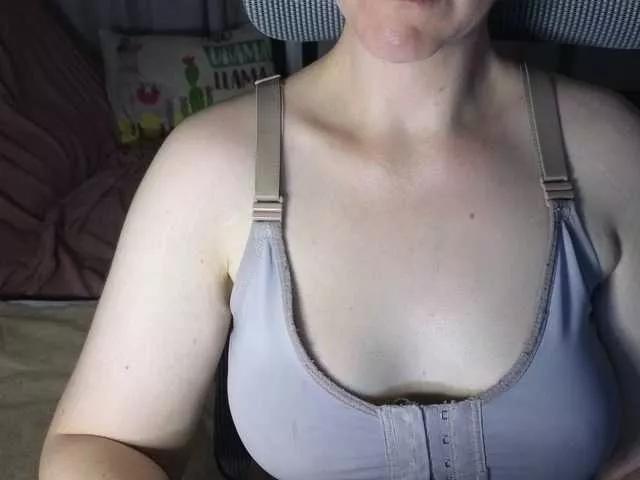 CreamyWoman on BongaCams 