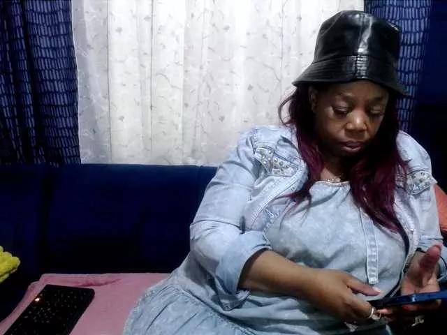 crystalbee on BongaCams 
