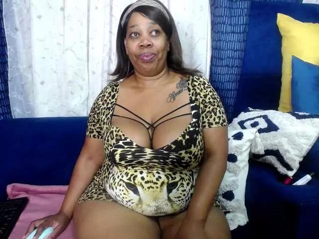 crystalbee on BongaCams 