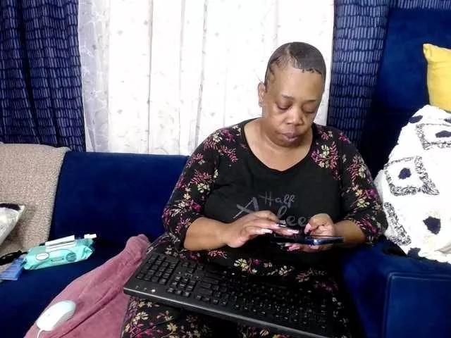 crystalbee on BongaCams 