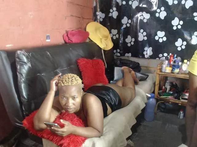 CurvyPear on BongaCams 