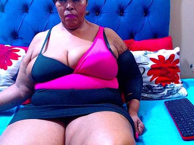 Ebonycandy10 on BongaCams 