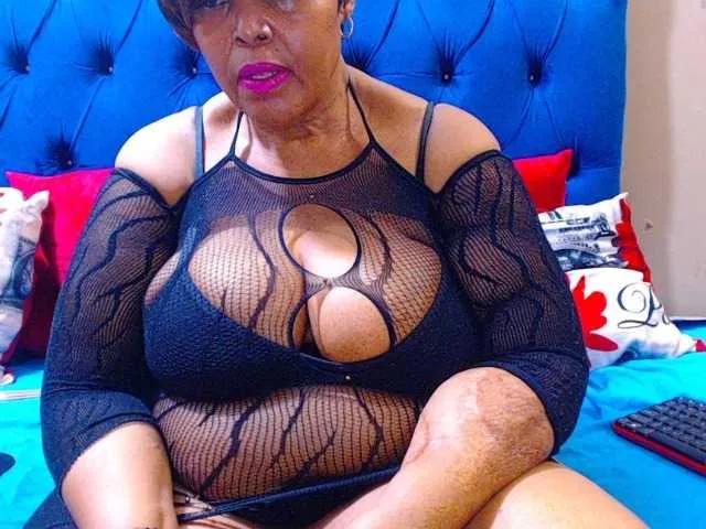 Ebonycandy10 on BongaCams 