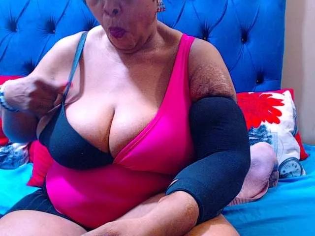 Ebonycandy10 on BongaCams 