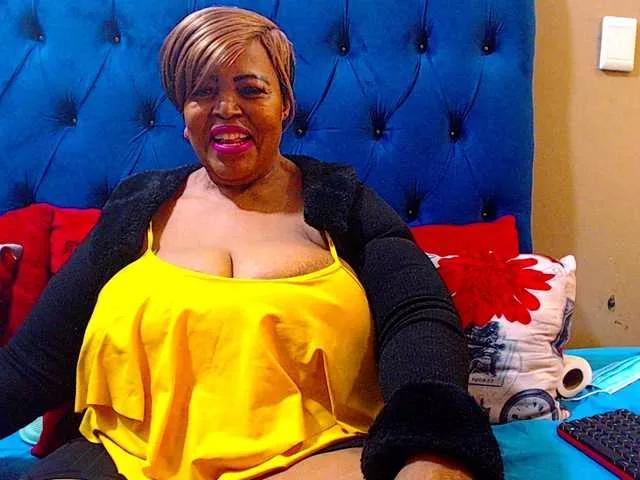 Ebonycandy10 on BongaCams 