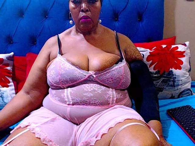 Ebonycandy10 on BongaCams 
