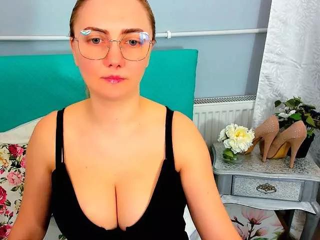 EliseBlonde on BongaCams 