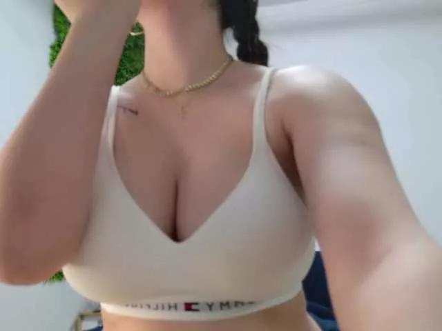 EmilyxJames on BongaCams 