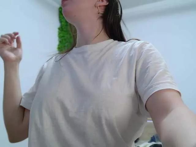 EmilyxJames on BongaCams 