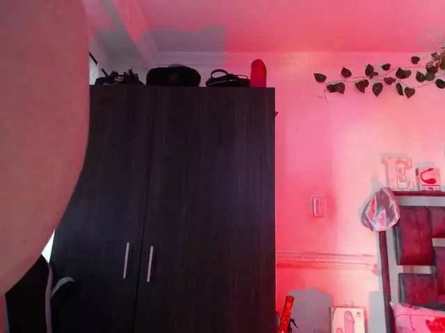 emma-hoot1 on BongaCams 