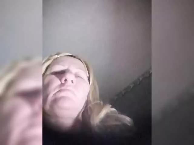 FameLara on BongaCams 