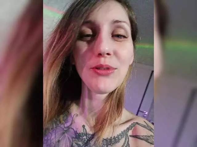 FoxZaya on BongaCams 