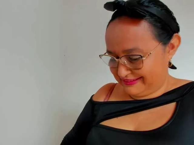Gianahomi on BongaCams 
