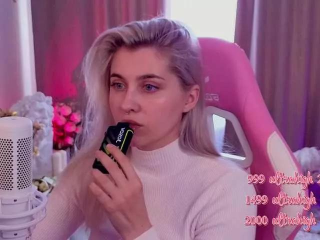 HoneyCherry on BongaCams 