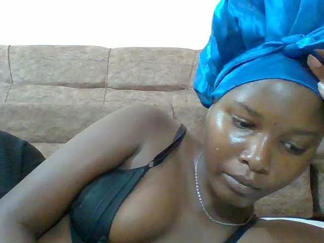Hornyqueen4 on BongaCams 