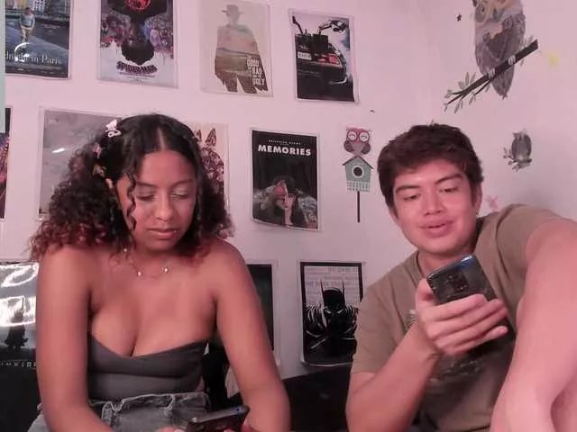 Freechat HotHoneyChile on BongaCams