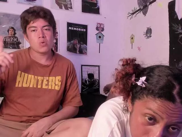 Freechat HotHoneyChile on BongaCams