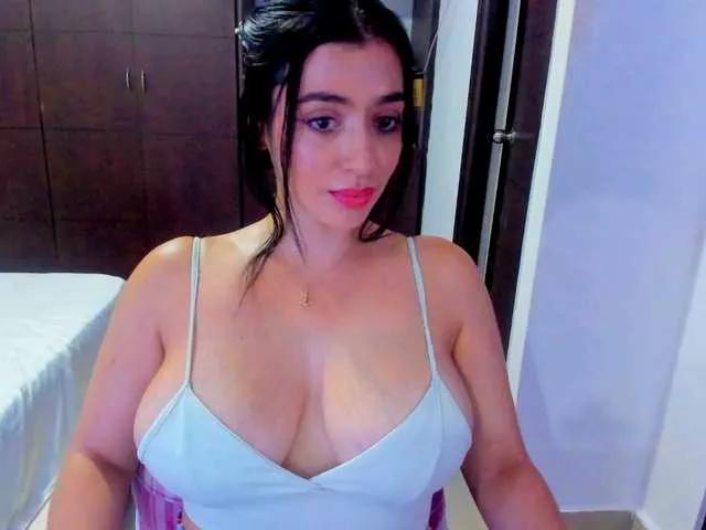 HUGETITS90XX on BongaCams 