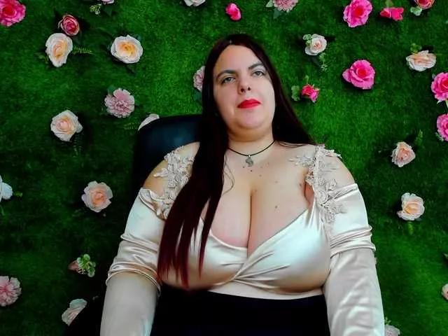 HugeTittiess on BongaCams 