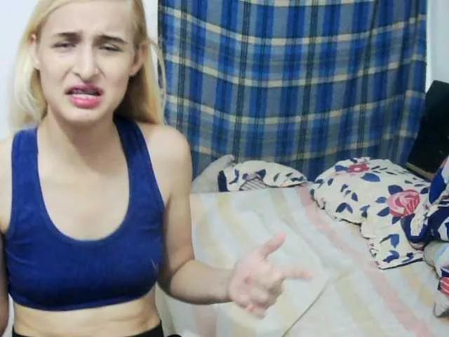 Jhoselinquen on BongaCams 