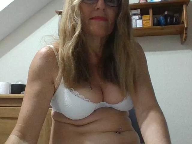 JuanitaWouti on BongaCams 