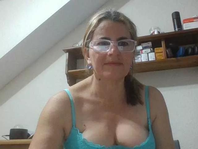 JuanitaWouti on BongaCams 