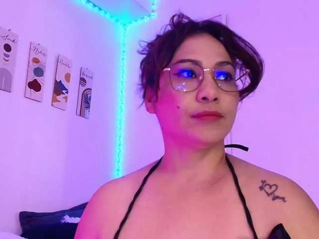 Juliramiirez on BongaCams 