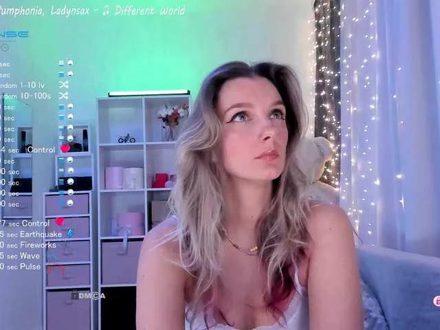 Karamelsw on BongaCams 