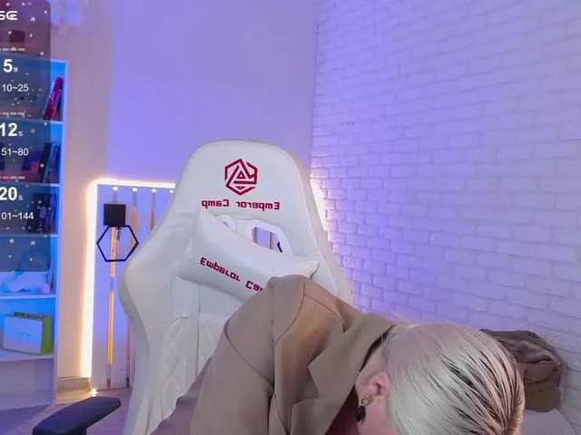 Karen-Pierce on BongaCams 