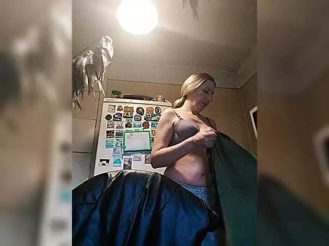 Ksenia333 on BongaCams 