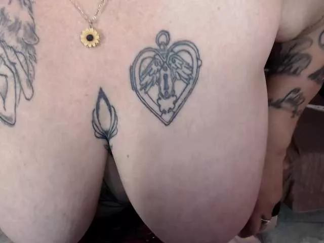 LauraRiley on BongaCams 