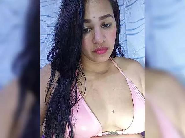 Letty33 on BongaCams 
