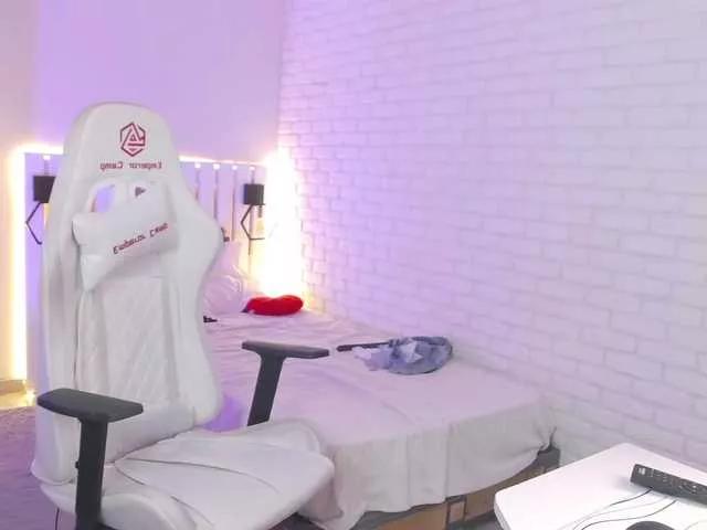 Lindsay-Evans on BongaCams 