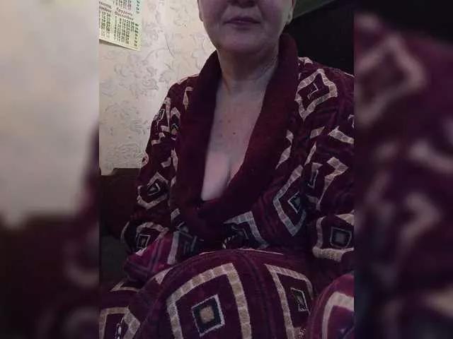 LizaLuxer on BongaCams 