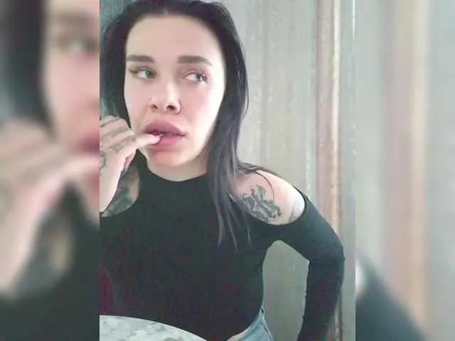 MaidenCrystal on BongaCams 