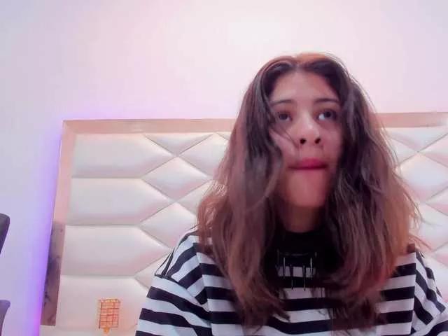 miaqueen021 on BongaCams 