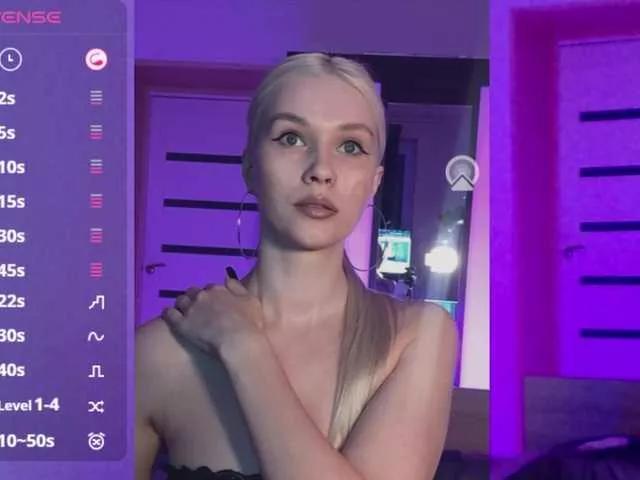 MikaKisa66624 on BongaCams 
