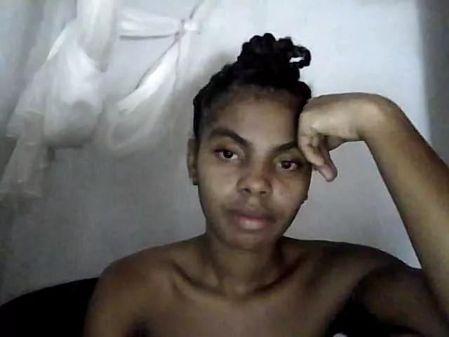 Miranda77 on BongaCams 