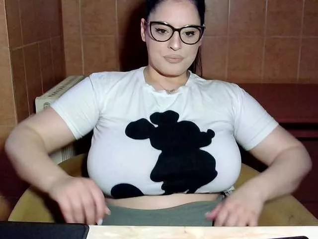 MoniqQuuen on BongaCams 