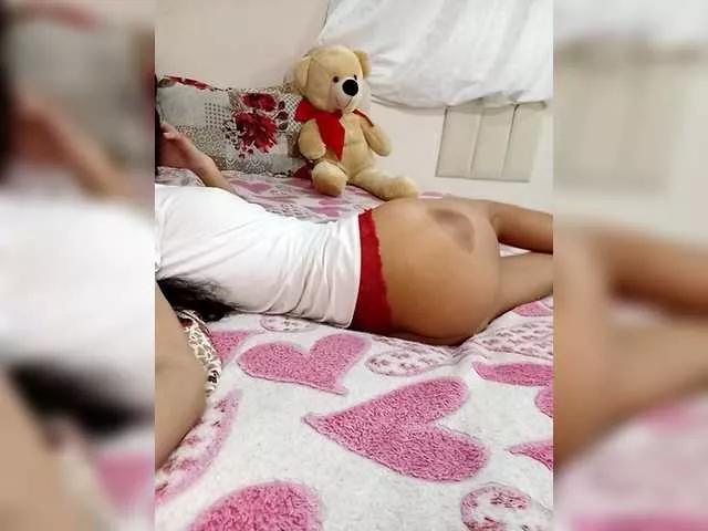 Morenadelicia3 on BongaCams