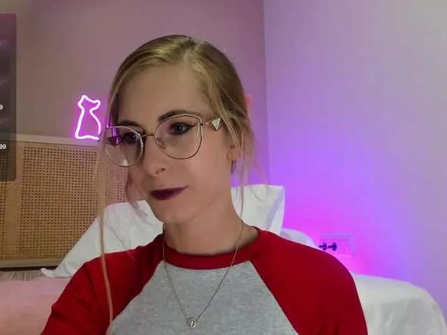 Nikki-Gia on BongaCams 