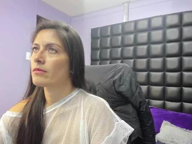 sara-squirtt on BongaCams 