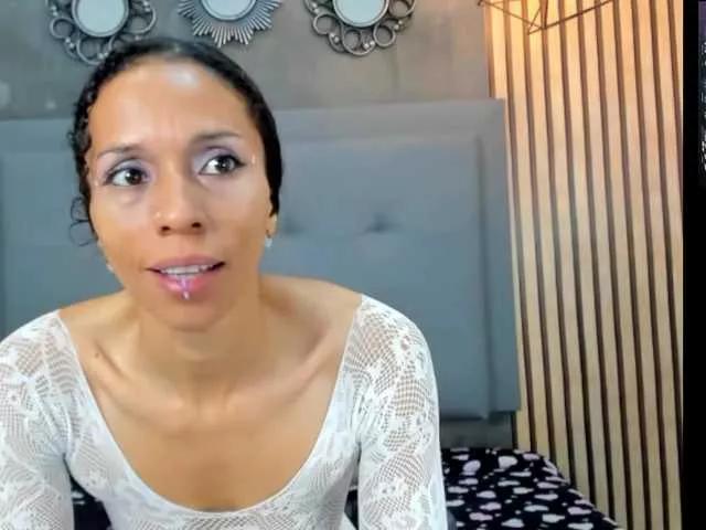 Sharoonfoxx on BongaCams 