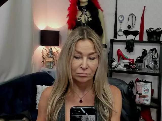 soft-crystal on BongaCams 