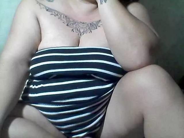 sweetasian33 on BongaCams 